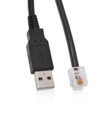 Кабель диктофона в розетке 405