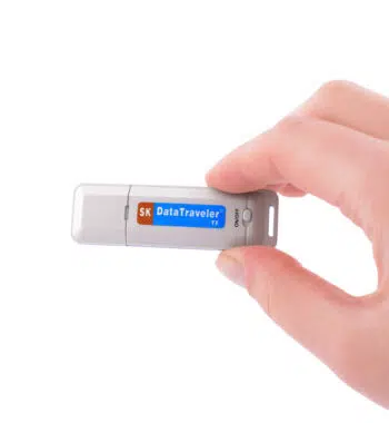 USB диктофон в виде флешки с кардридером DataTraveler